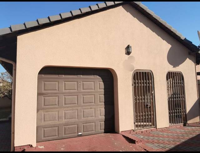 3 BEDROOM HOUSE FOR SALE IN SPRUITVIEW